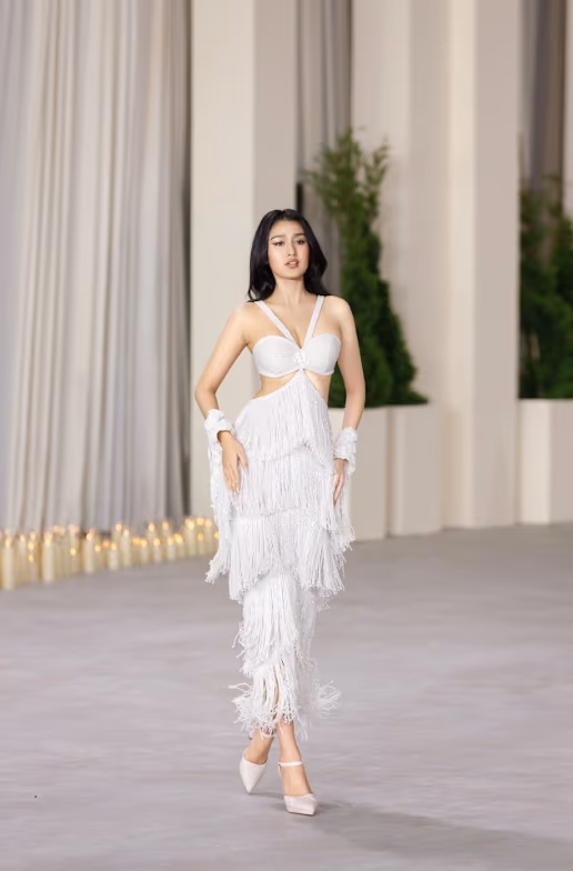 THE FRINGED CUTOUT COLUMN