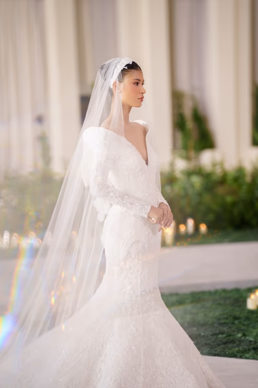THE OFF-SHOULDER LACE MERMAID