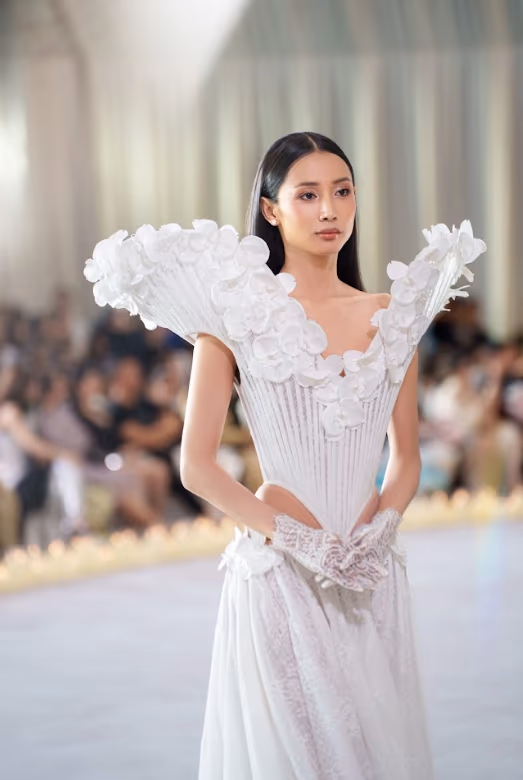 THE AVANT-GARDE WING
