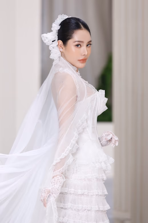 THE RUFFLED VEIL & TIERED LACE