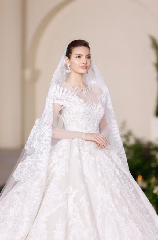 THE LACE BALLGOWN & CATHEDRAL VEIL